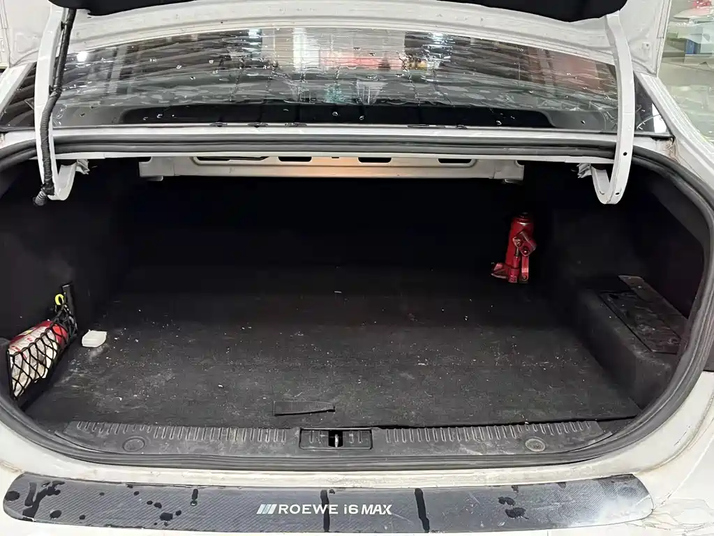 Roewe i6 MAX New Energy — миниатюра 8