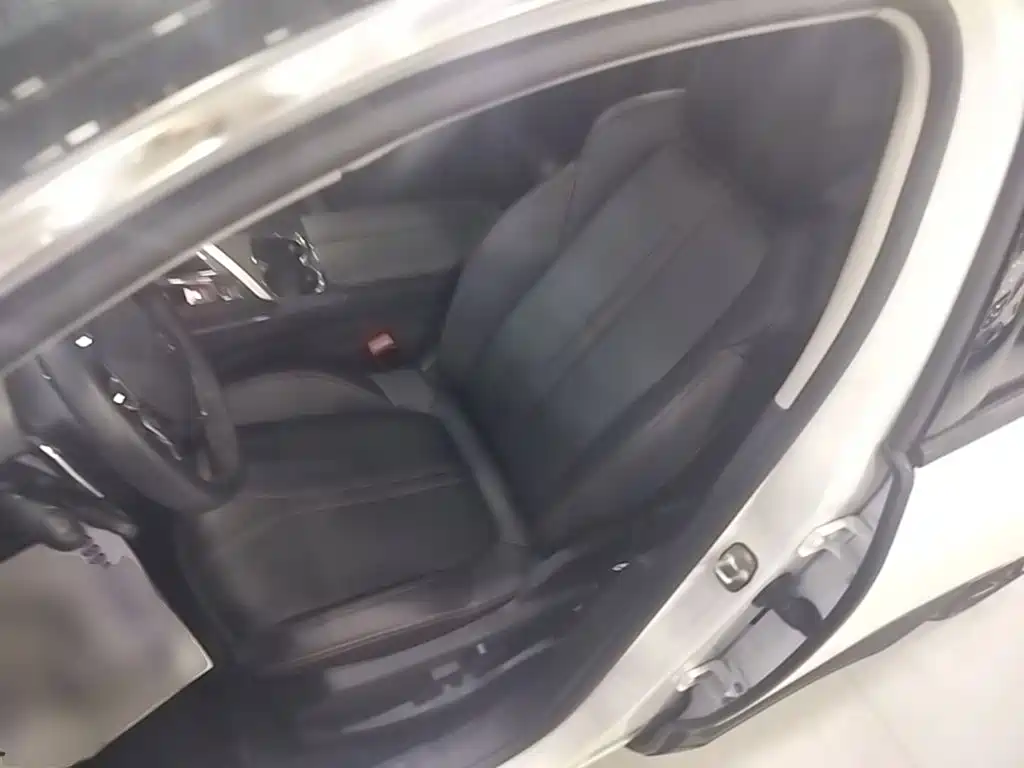 Peugeot 4008 — миниатюра 15