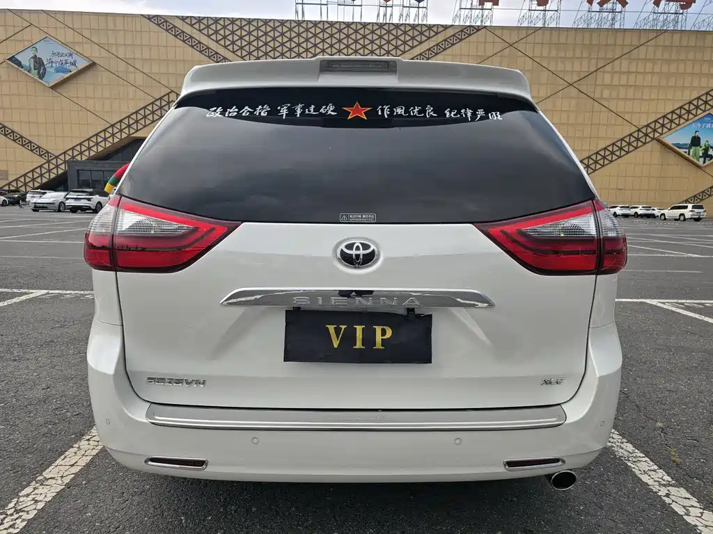 Toyota Sienna — миниатюра 8