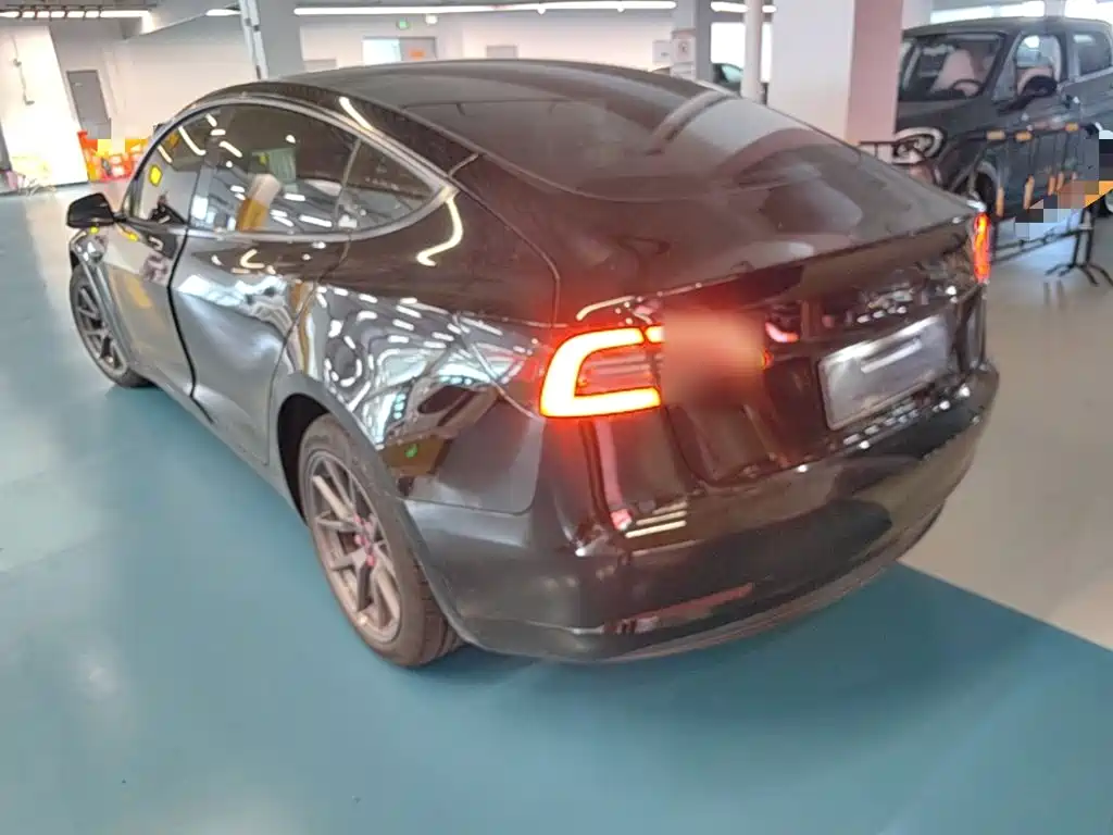 Tesla Model 3 — миниатюра 5