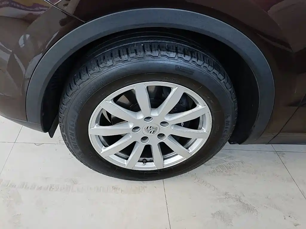 Porsche Cayenne — миниатюра 23