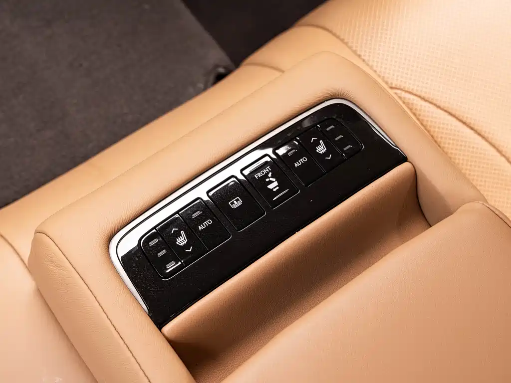 Lexus LS — миниатюра 18