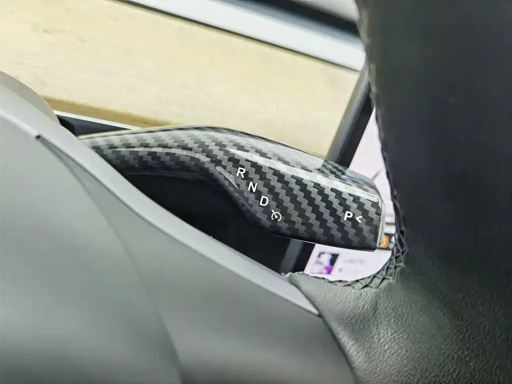 Tesla Model Y — миниатюра 13