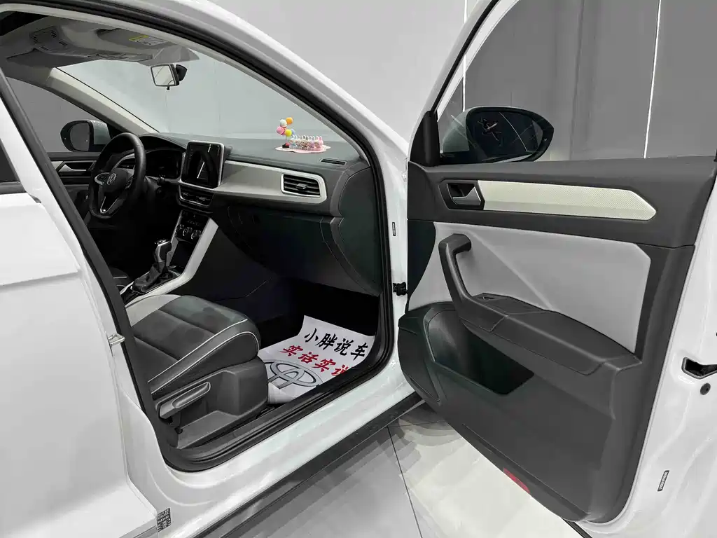 VOLKSWAGEN T ROC EXPLORING SONGS