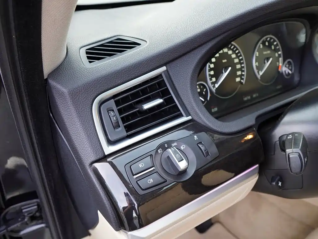 BMW 5 Series GT 535i Leading Type, фото 21
