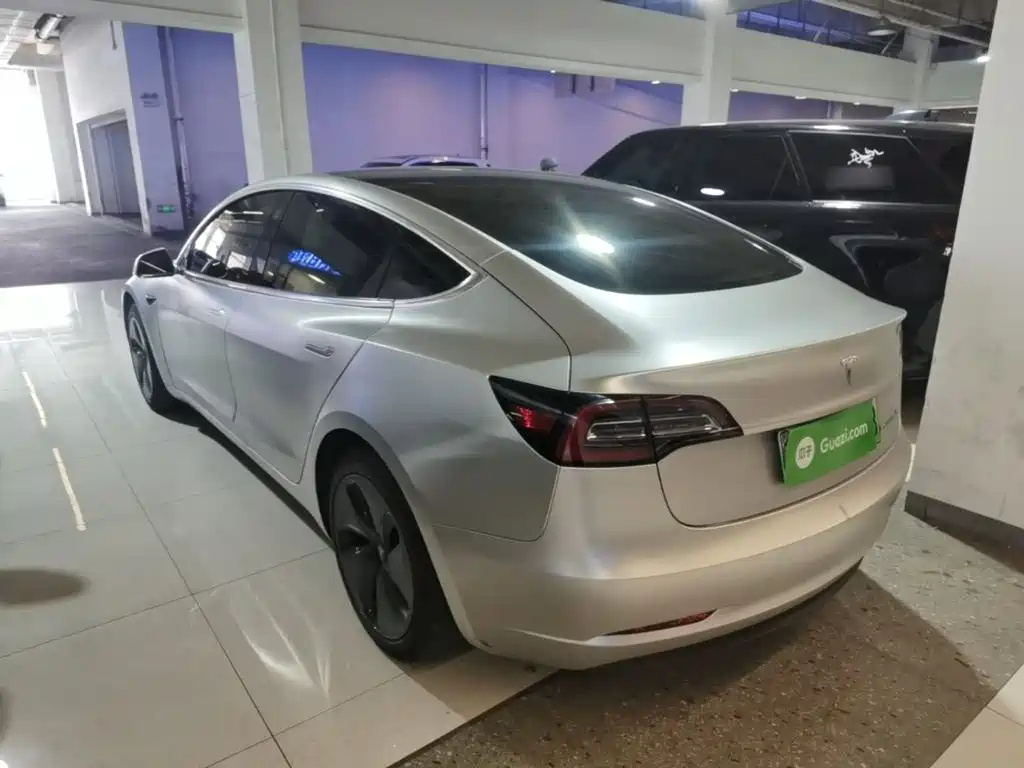 Tesla Model 3 — миниатюра 5