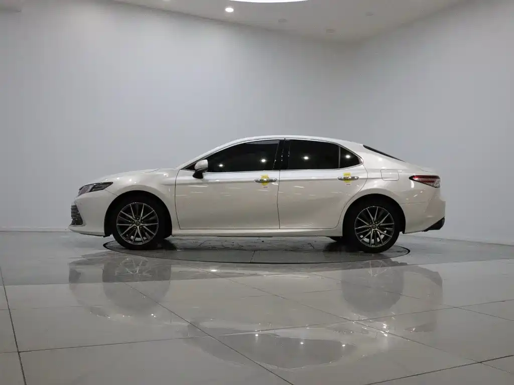 Toyota Camry — миниатюра 8