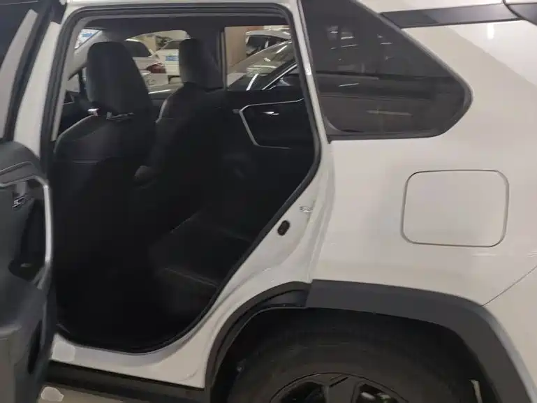 Toyota RAV4 — миниатюра 17