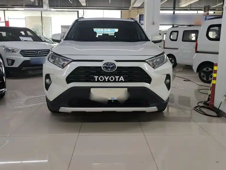 Toyota RAV4 — миниатюра 3