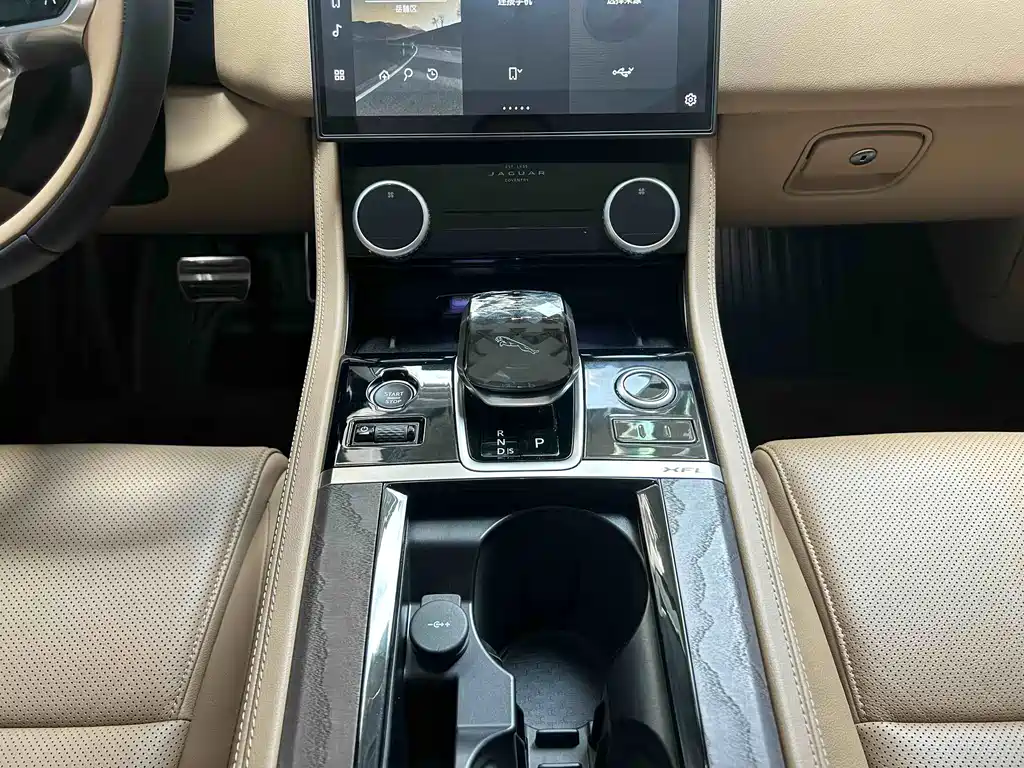 Jaguar XFL — миниатюра 12
