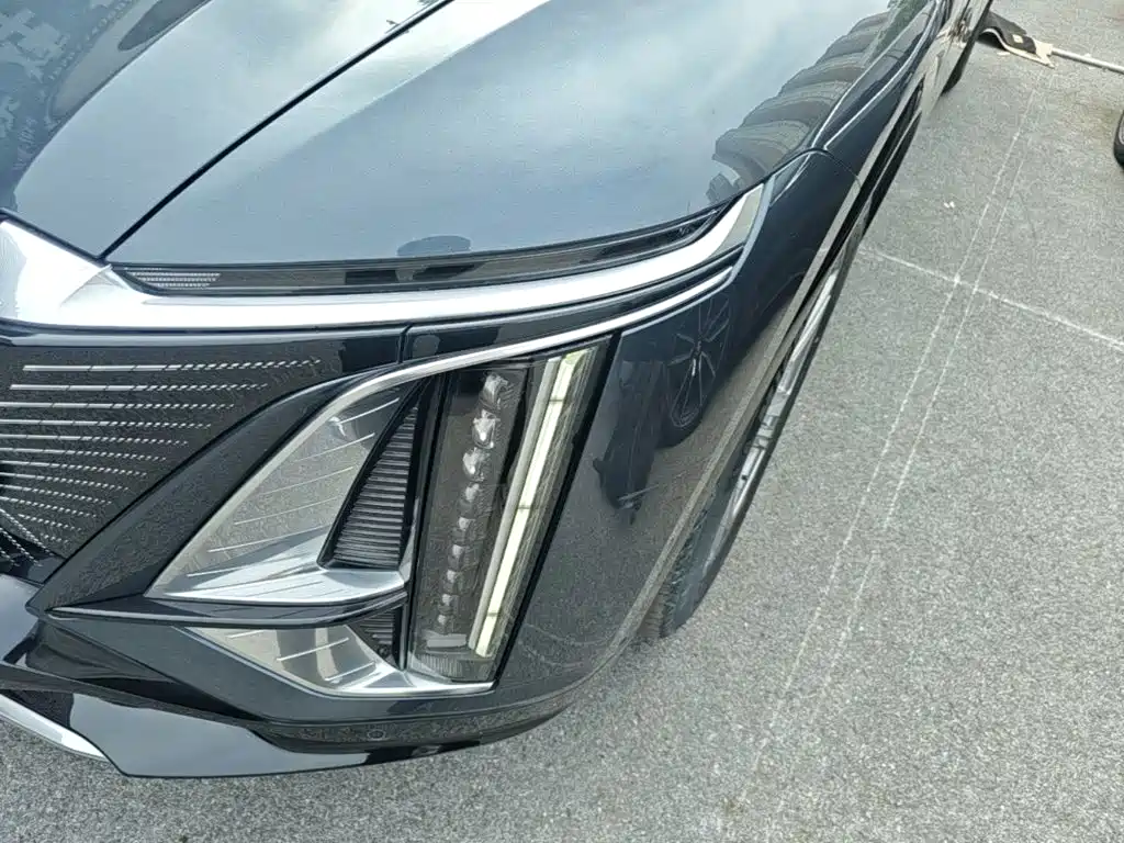 Cadillac Lyriq — миниатюра 24