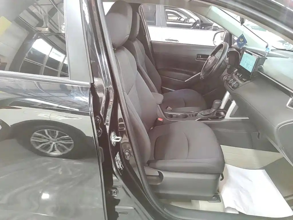 Toyota Corolla Cross — миниатюра 25