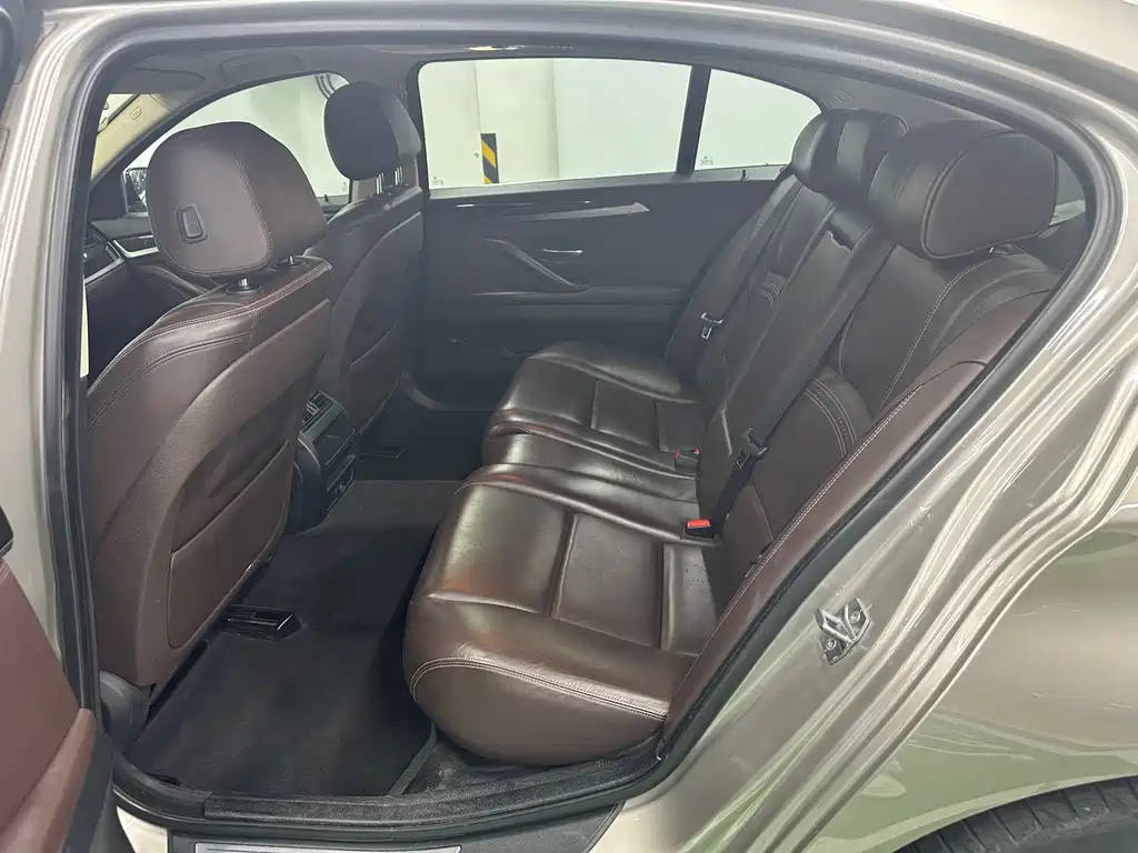 BMW 5 Series — миниатюра 9