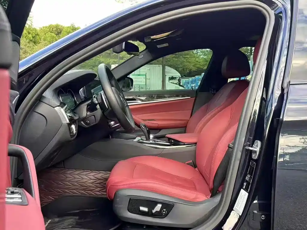 BMW 5 Series — миниатюра 8