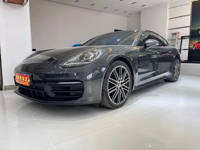 PORSCHE PANAMERA