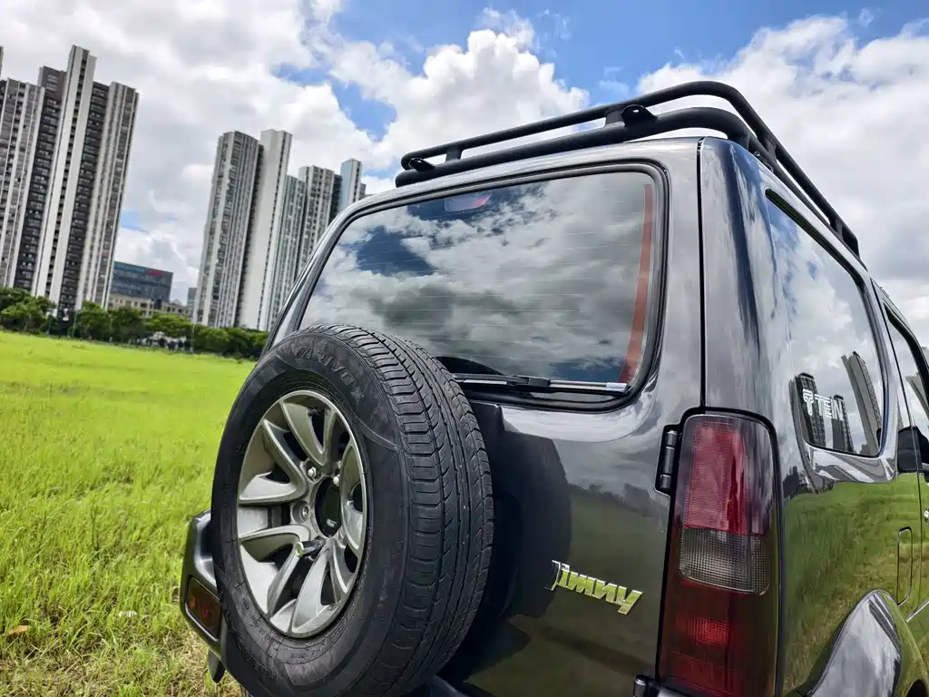 Suzuki Jimny — миниатюра 12