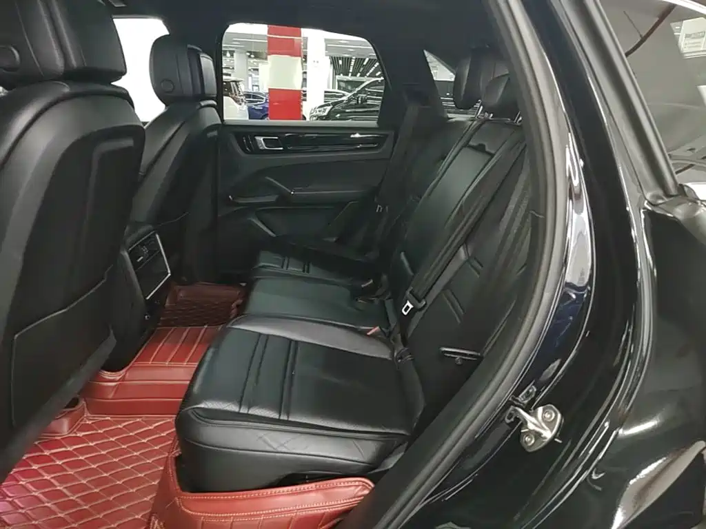 Porsche Cayenne — миниатюра 17