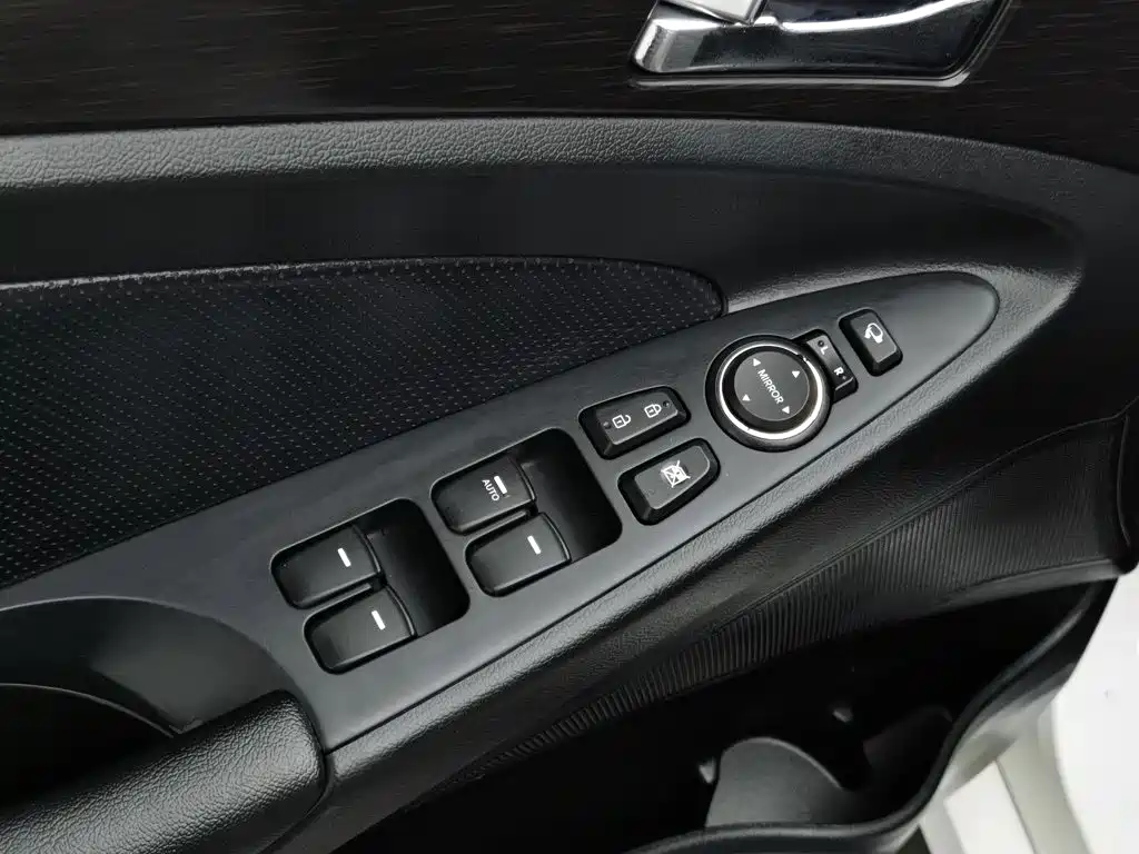 Hyundai Sonata — миниатюра 9
