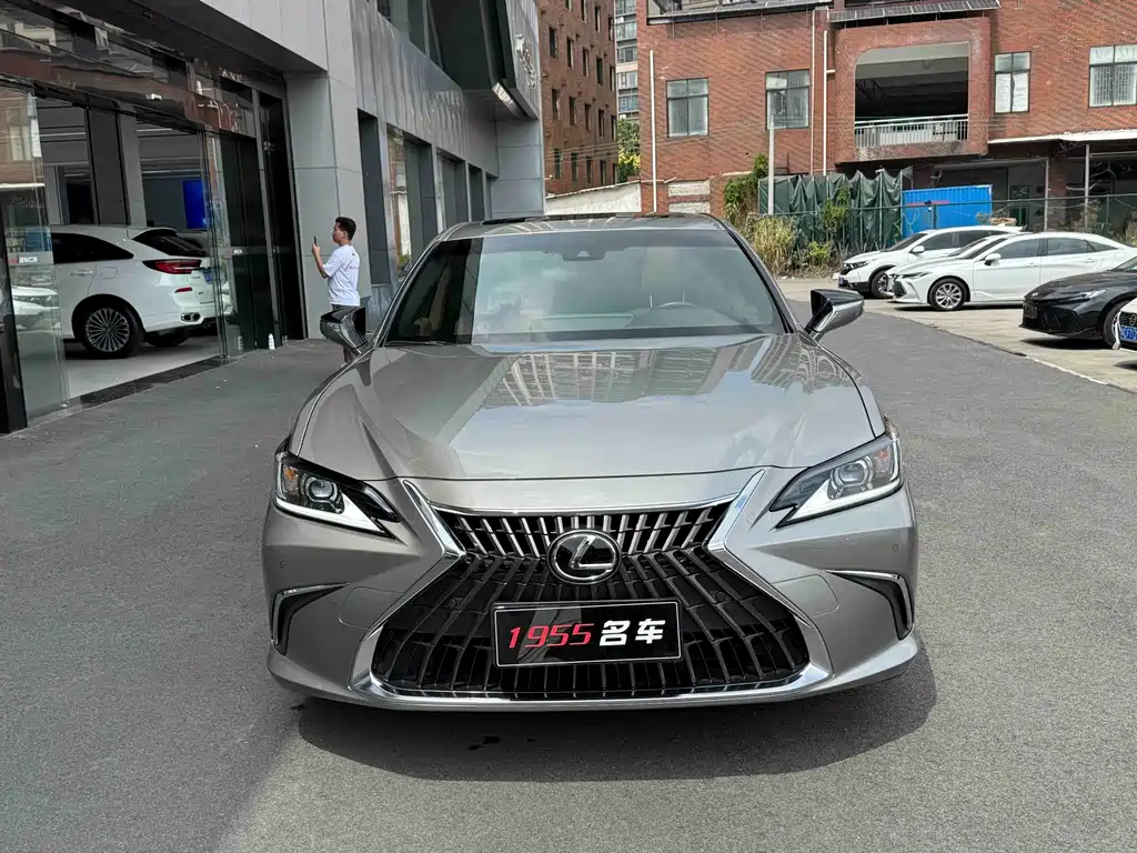 Lexus ES — миниатюра 2