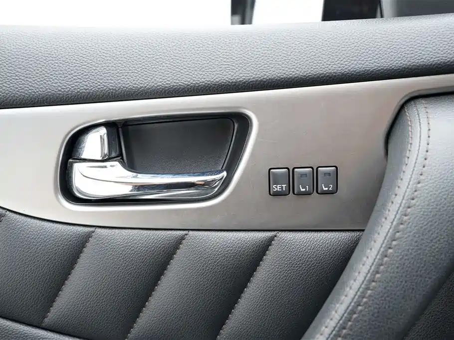 Infiniti QX70 — миниатюра 35