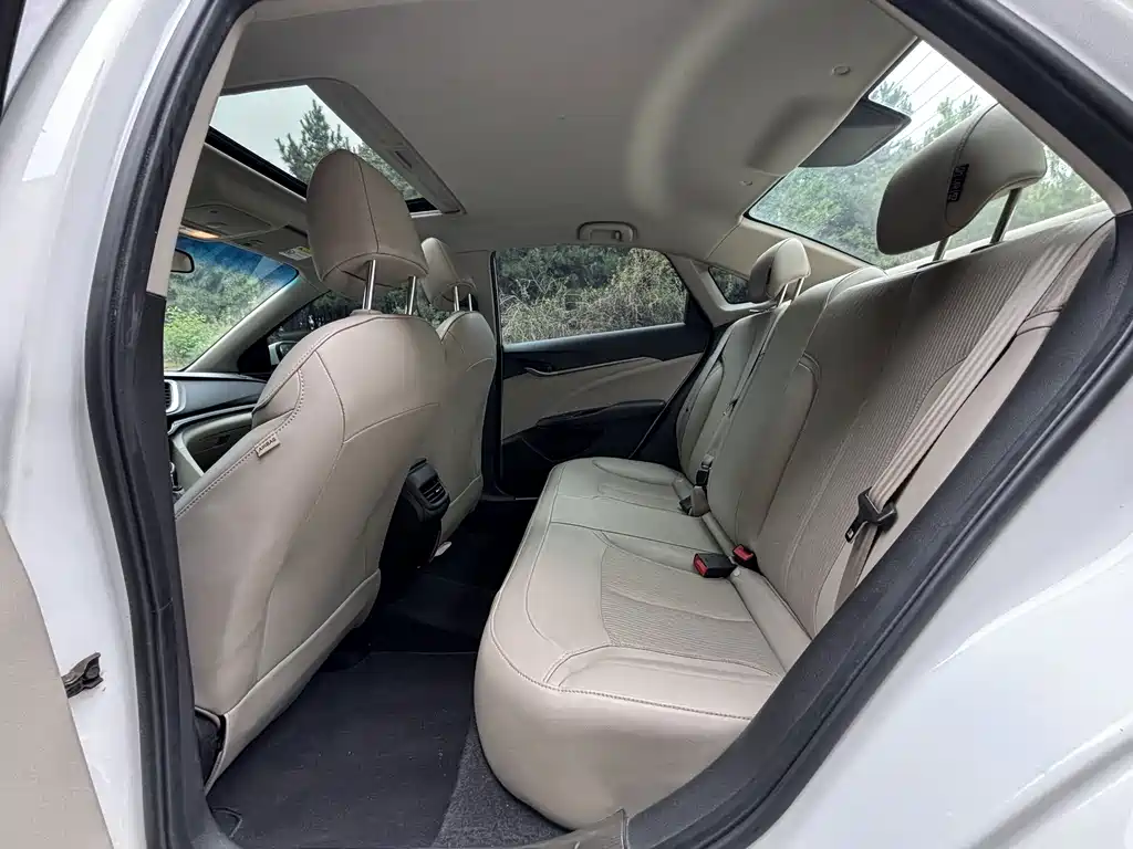 Buick Excelle — миниатюра 8