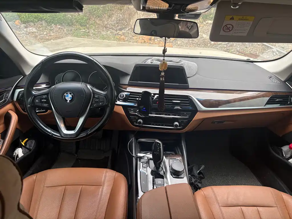 BMW 5 Series — миниатюра 5