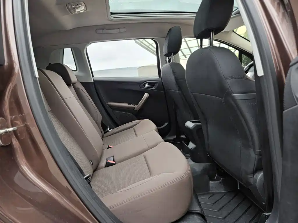 Peugeot 2008 — миниатюра 5