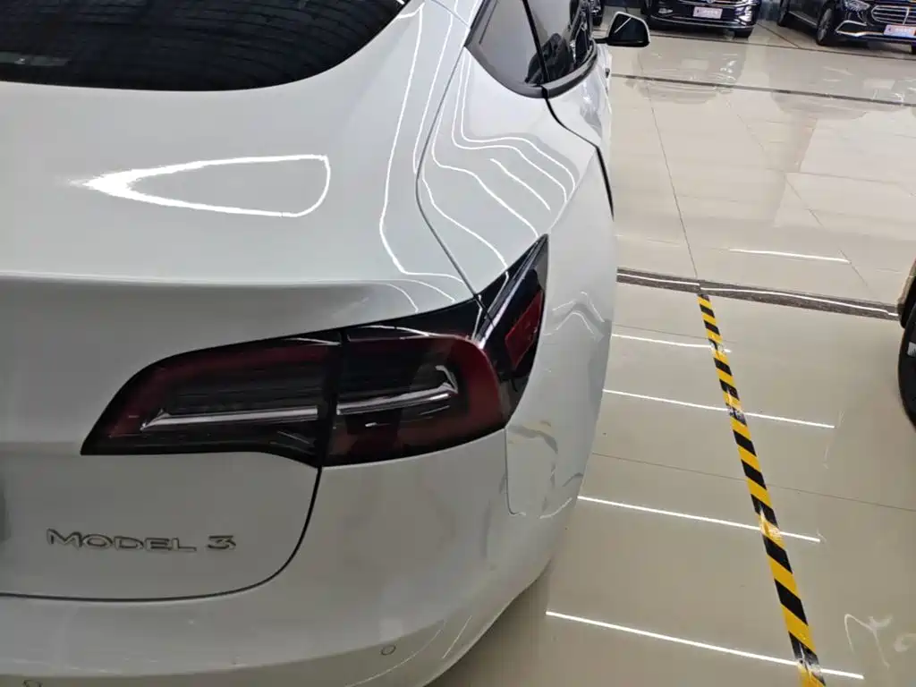 Tesla Model 3 — миниатюра 8
