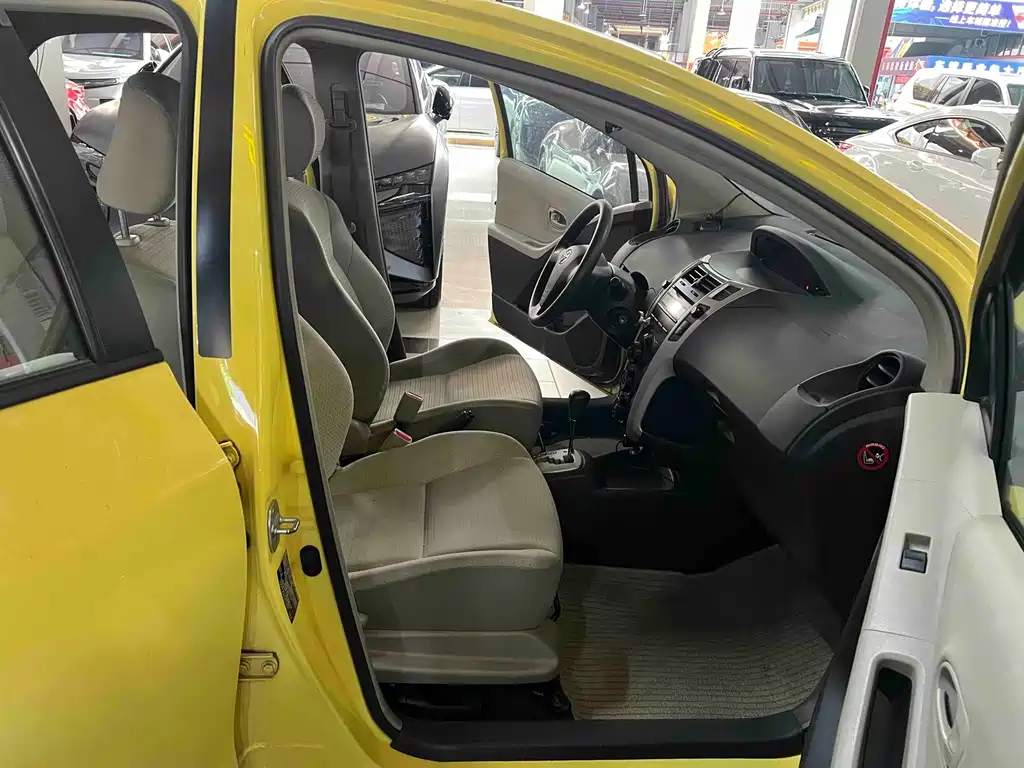 Toyota Yaris — миниатюра 7
