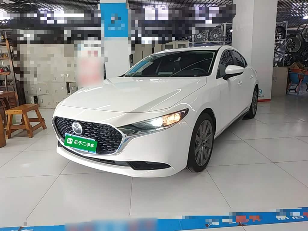 Mazda Mazda3 Axela 2.0 л 2023 г. Белый, пробег 42699 км