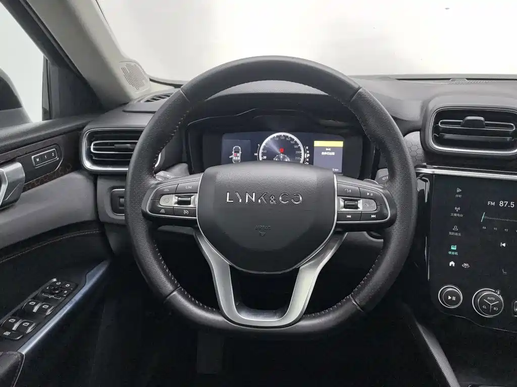 Lynk & Co 02 — миниатюра 11