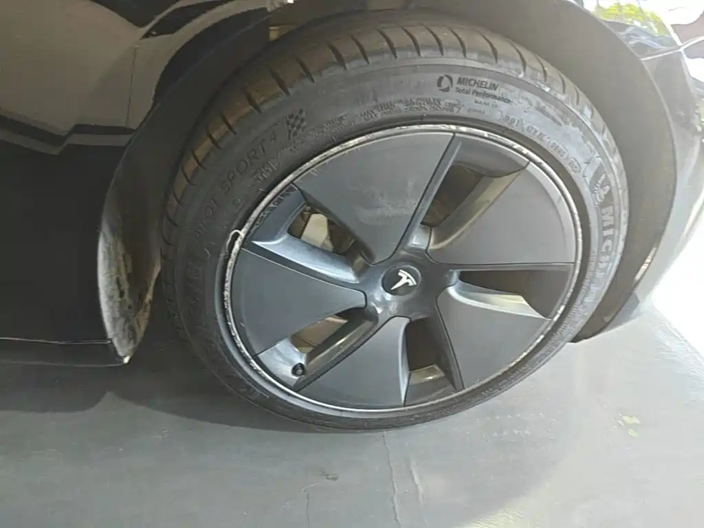 Tesla Model 3 — миниатюра 12