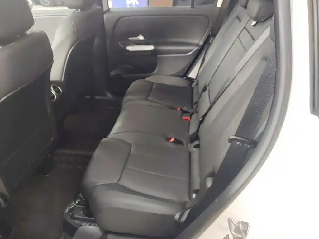 Mercedes-Benz GLB — миниатюра 17