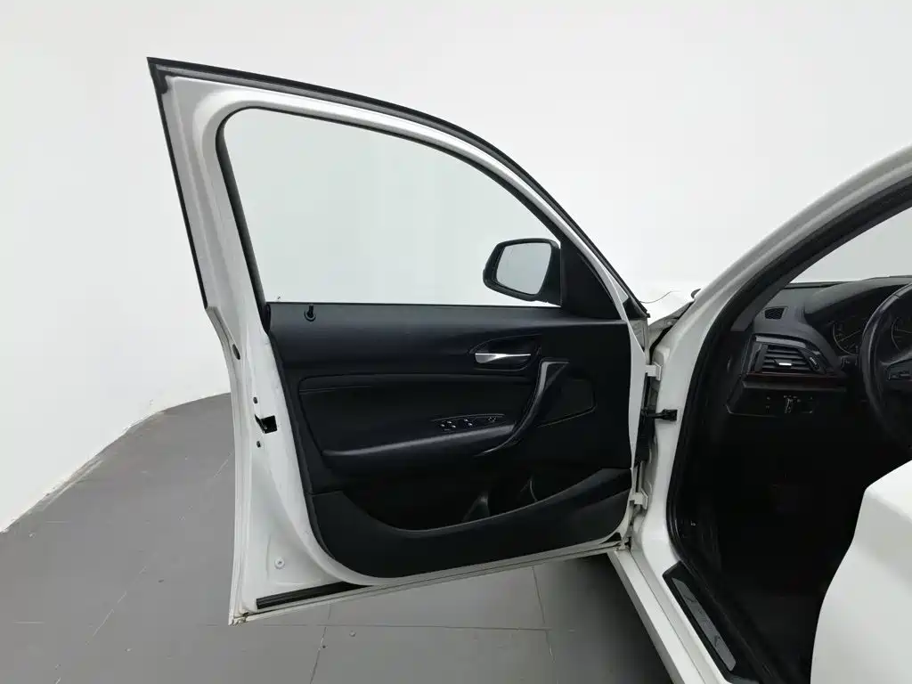BMW 1 Series (Import) — миниатюра 8