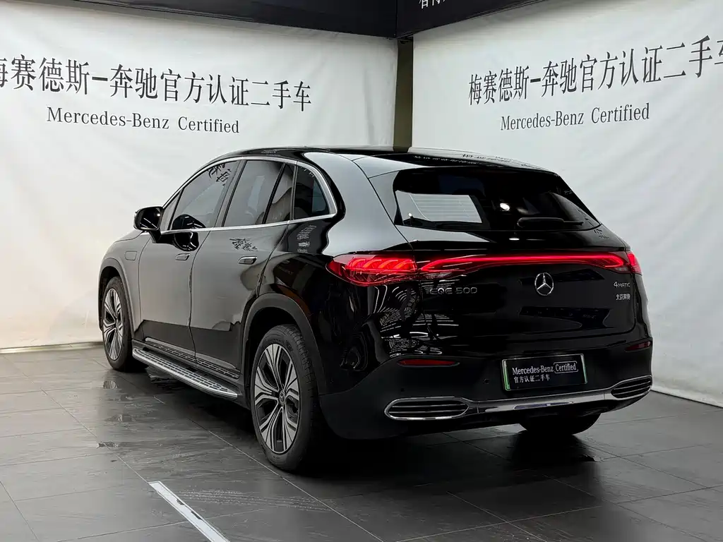 Mercedes-Benz EQE SUV — миниатюра 8
