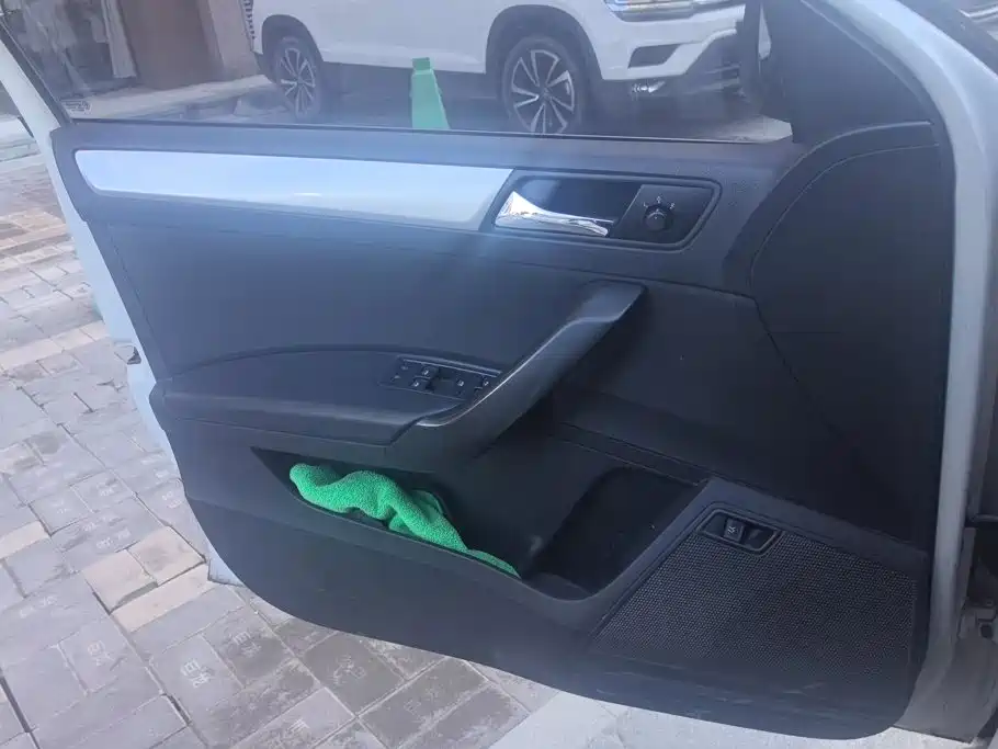Skoda Rapid — миниатюра 7