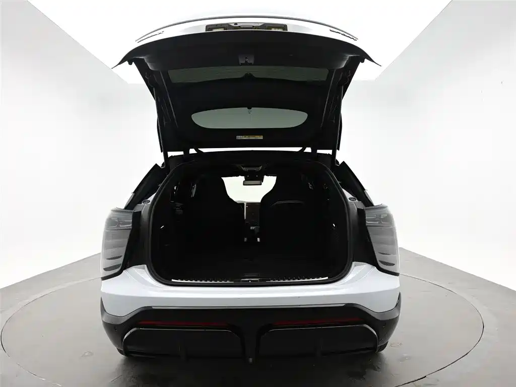 HiPhi HiPhi X 2022 6 мест