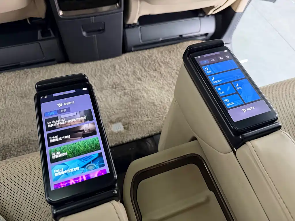 Toyota Vellfire — миниатюра 13