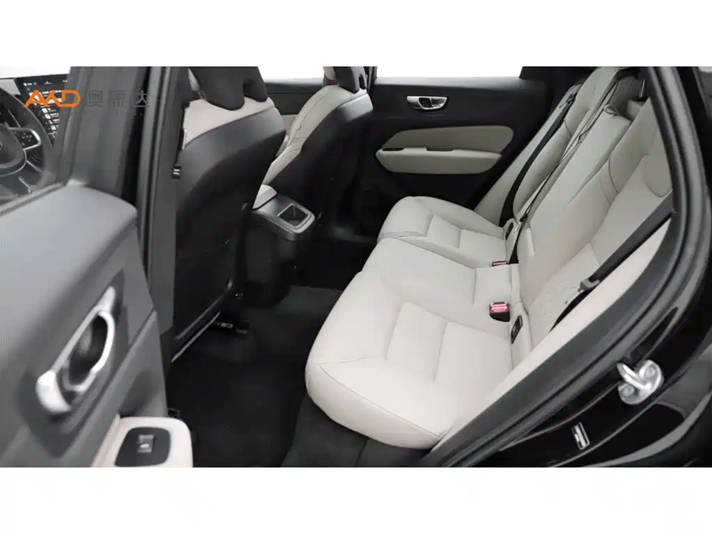 Volvo XC60 2026 B5 Luxury