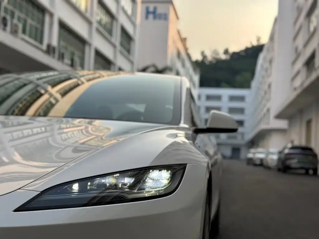 Tesla Model 3 — миниатюра 19