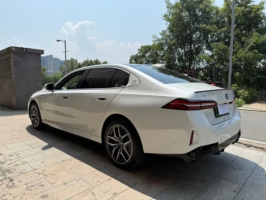 BMW i5 — миниатюра 6