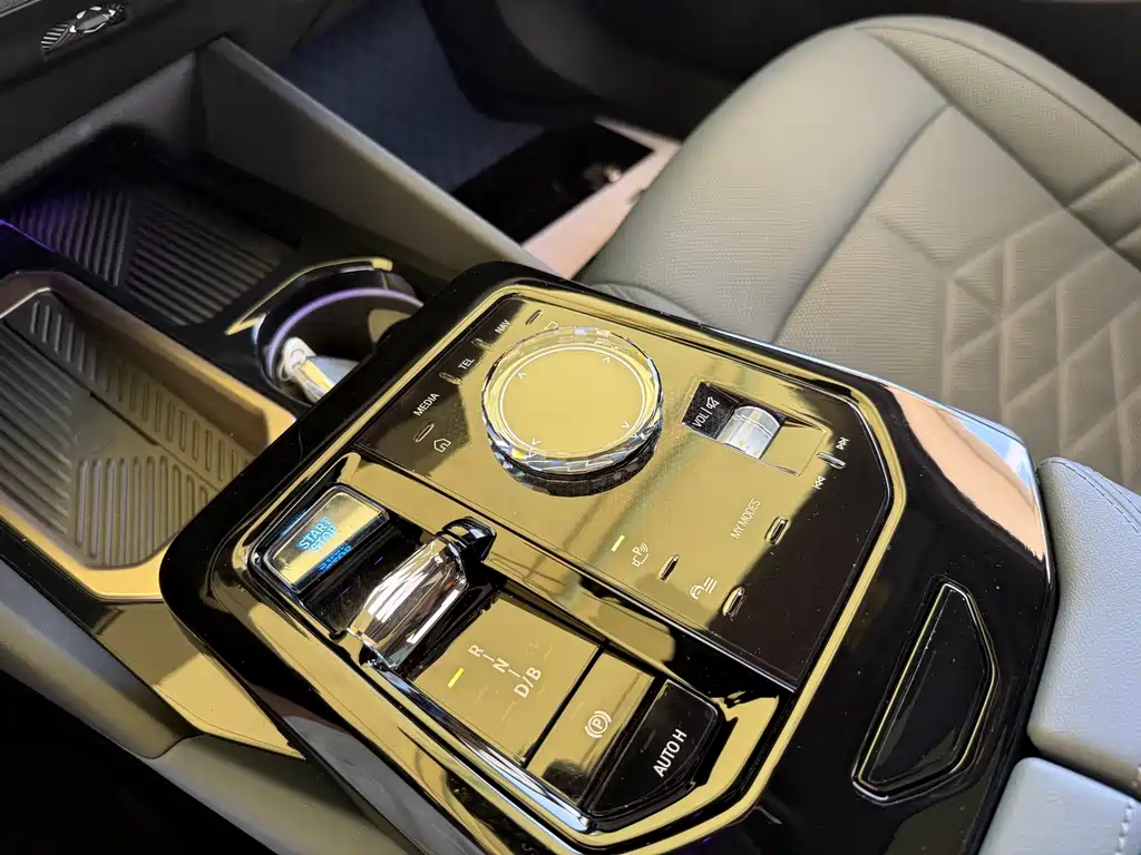 BMW i5 — миниатюра 18