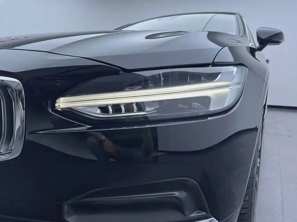 Volvo S90 — миниатюра 17