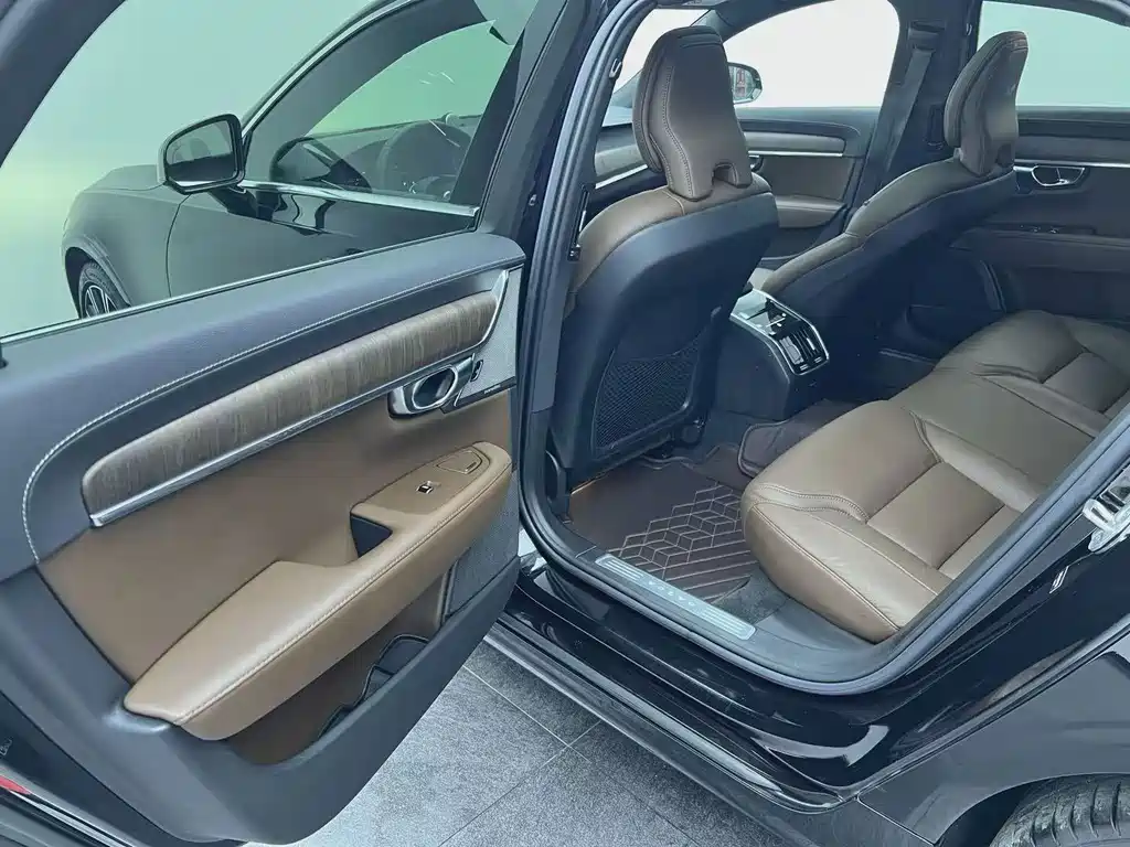 Volvo S90 — миниатюра 8