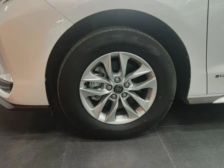 Toyota Granvia — миниатюра 6