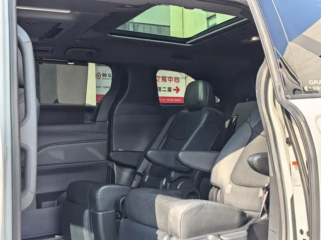 Toyota Granvia — миниатюра 11