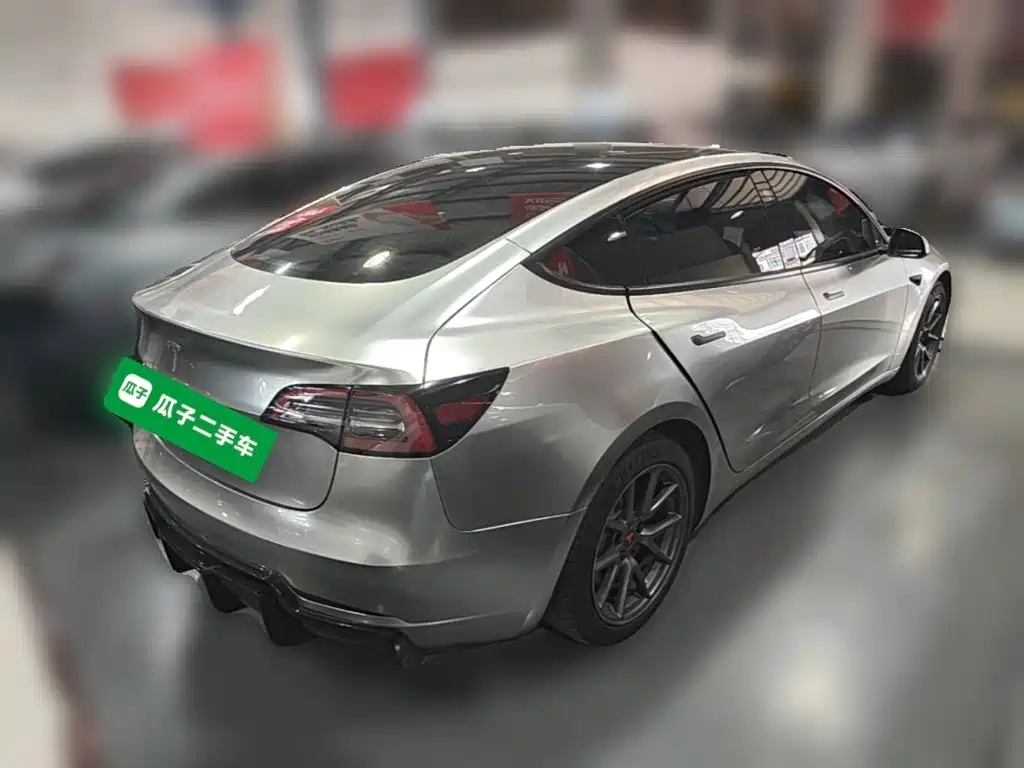 Tesla Model 3 — миниатюра 10