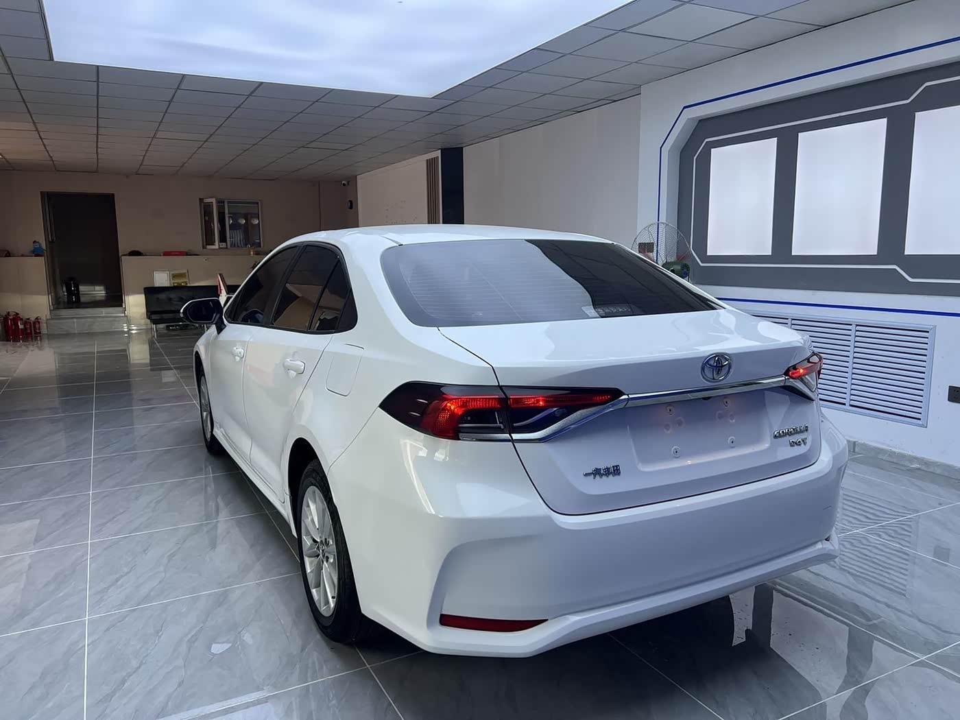 Toyota Corolla 1.2 л 2023 г. Белый, пробег 42000 км