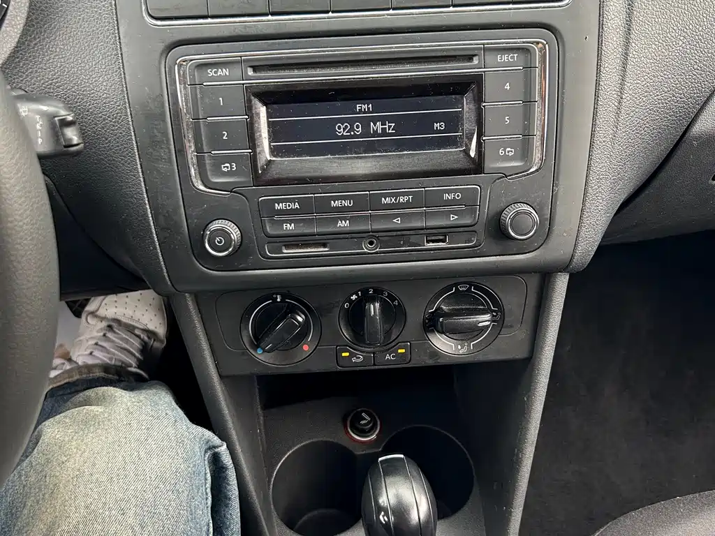 Volkswagen Polo — миниатюра 8