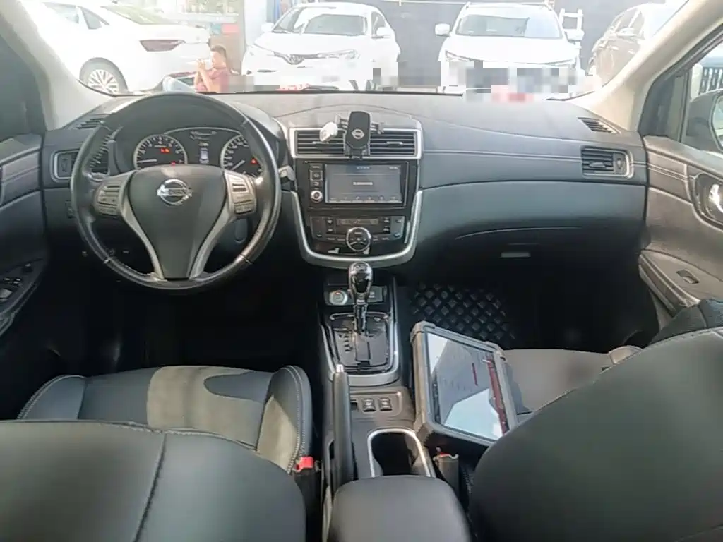 Nissan Tiida — миниатюра 10